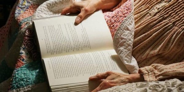 Pourquoi la lecture joue un rôle important sur le bien-être des seniors ?